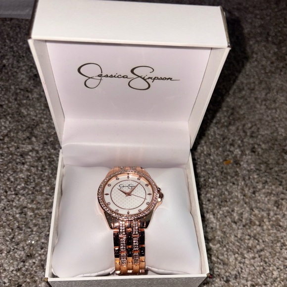 🌹🌟🏆NIB JESSICA SIMPSON rose gold watch with diamond cz accents - Picture 4 of 5